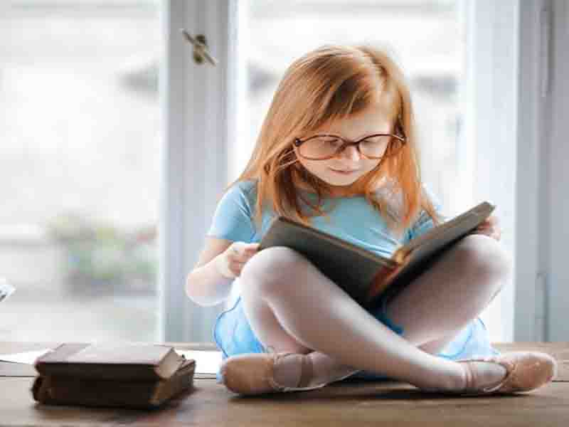 Early reading: when children learn to read earlier